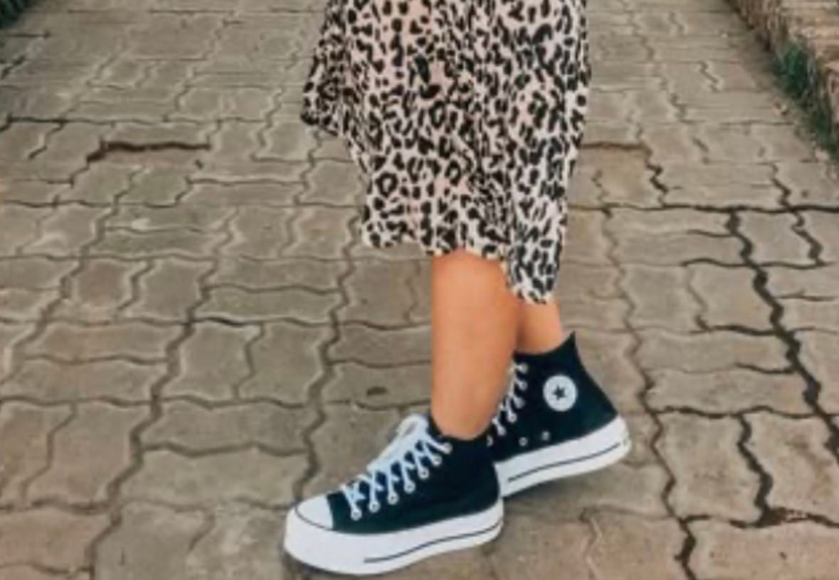 Customer photo review of Zapatilla Converse Chuck Taylor Hi Plataforma Mujer Negro
