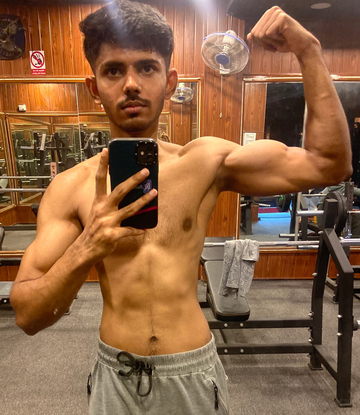 Customer photo review of Wellcore Creatine Monohydrate Powder (307g, 83 Servings, Tropical Tango) + Dynamite Pre-Workout Powder (210g,15 Servings, Fruit Blast)