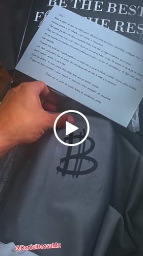 Customer video review of Monterrey Xs • Avellana