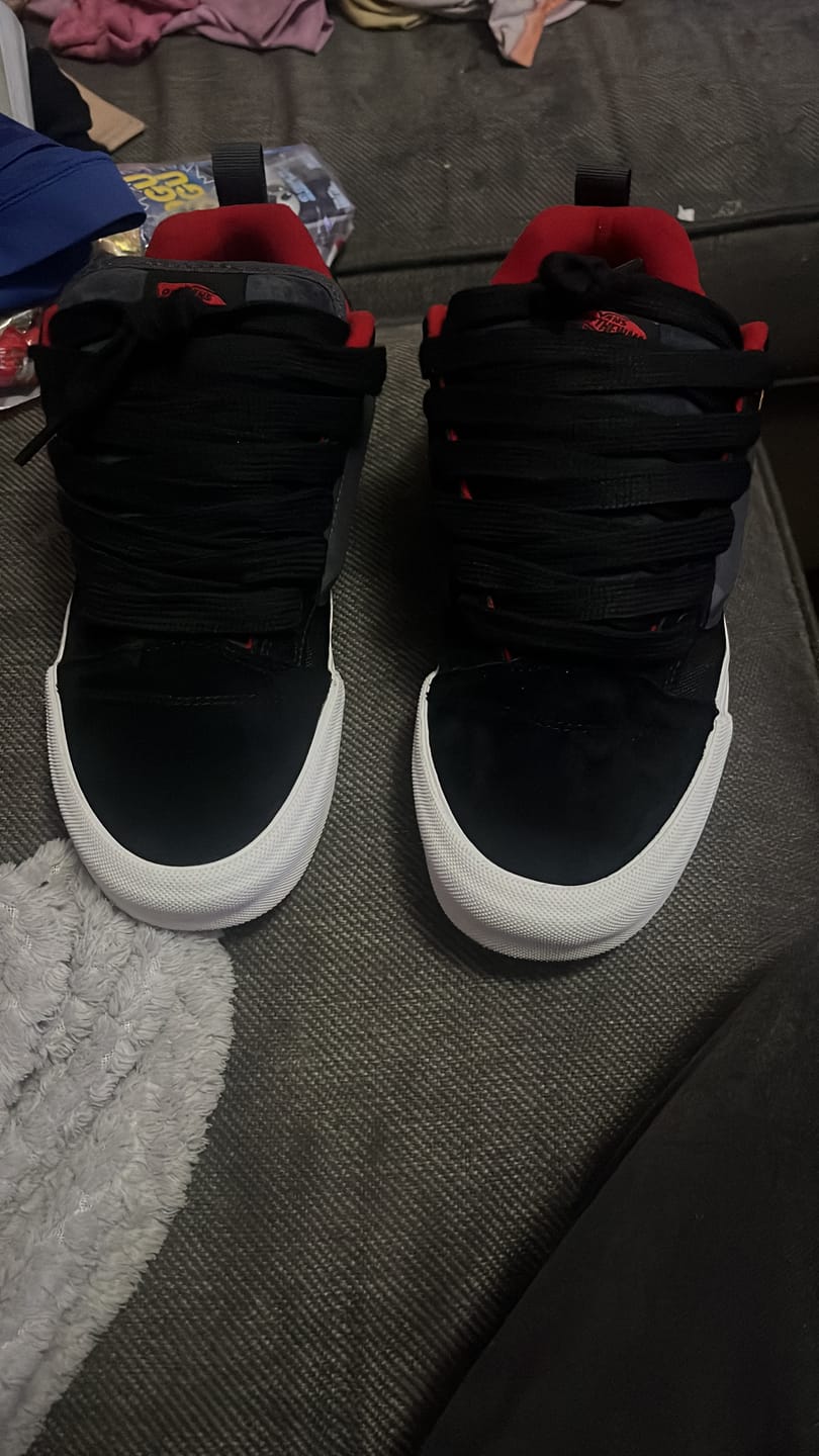 Customer photo review of Zapatillas Vans Hombre Knu Skool Negro