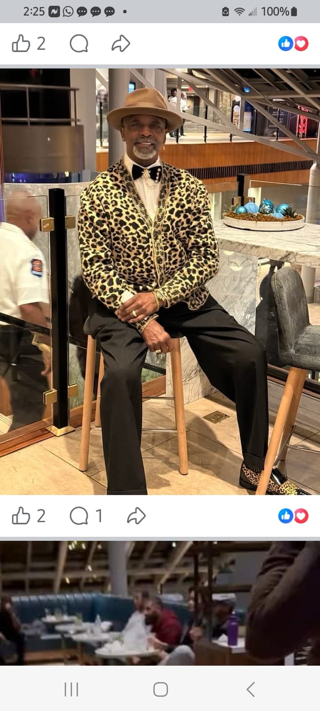 Customer photo review of Men's Pearls Snowflake Chain Plain Bow Tie