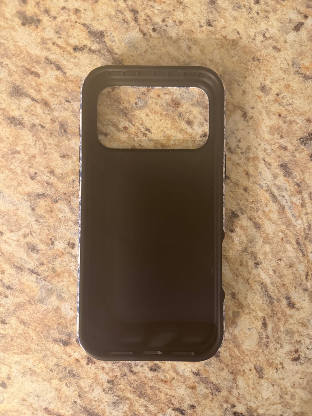 Customer photo review of English Bulldog Toile De Jouy Magnetic Phone Case