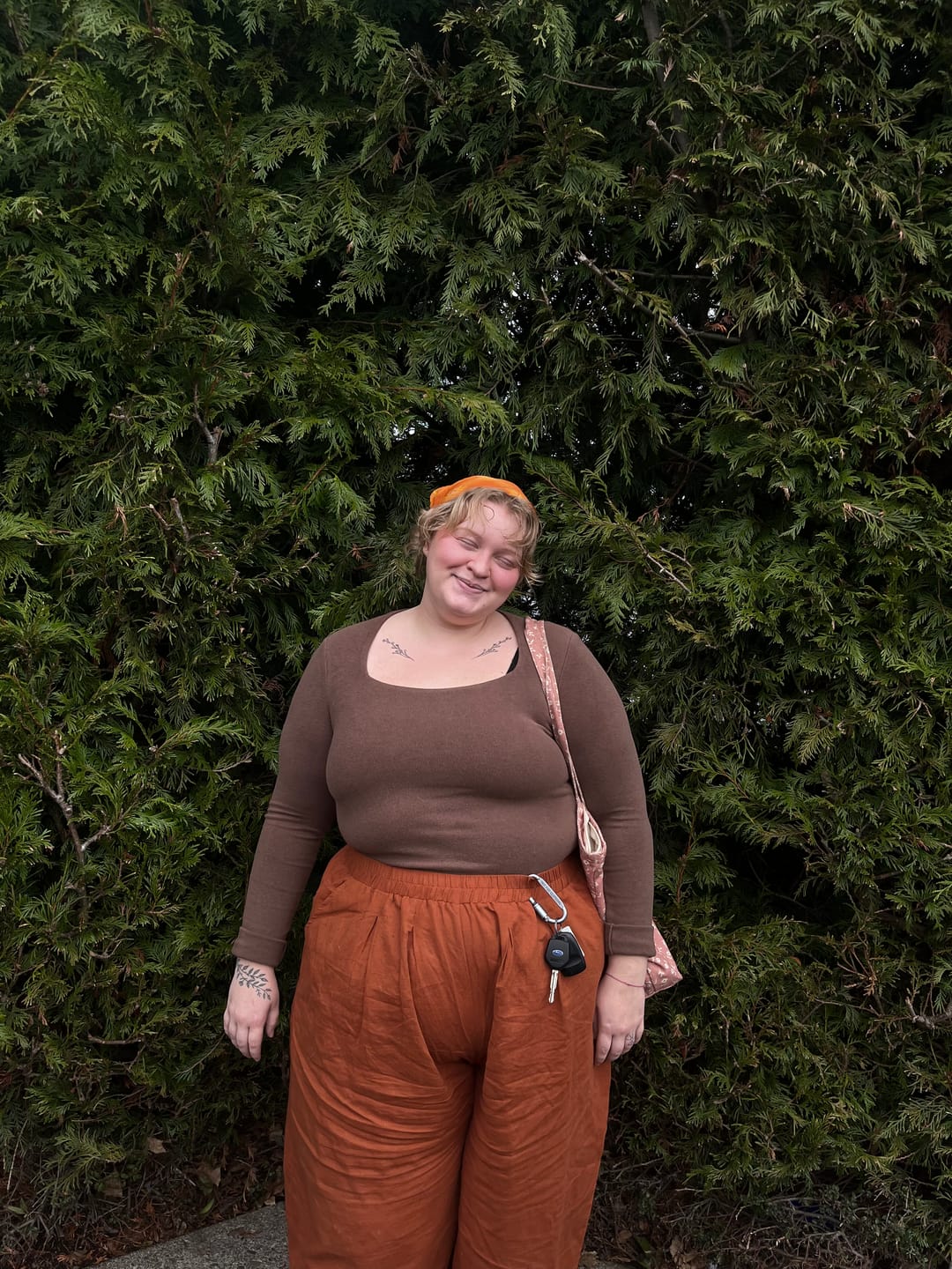 Customer photo review of Plus Size  Women Cotton Linen Pocket Casual Lantern Pants