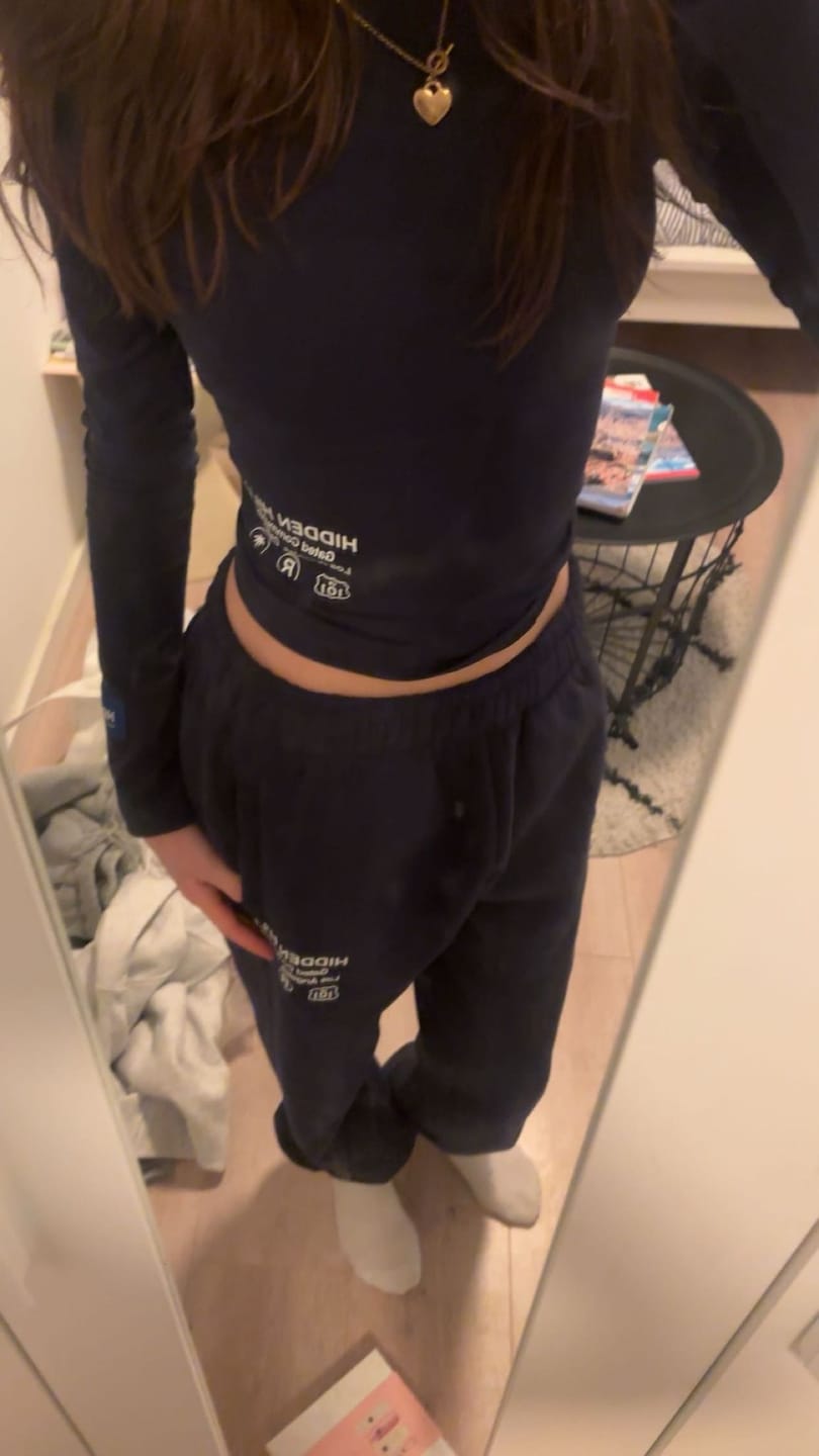 Customer photo review of LABEL LONGSLEEVE TOP NAVY