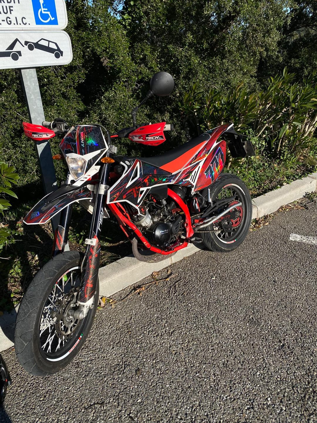 Customer photo review of KIT DECO FIFTY X ALIENARTS ROUGE PERSONNALISABLE