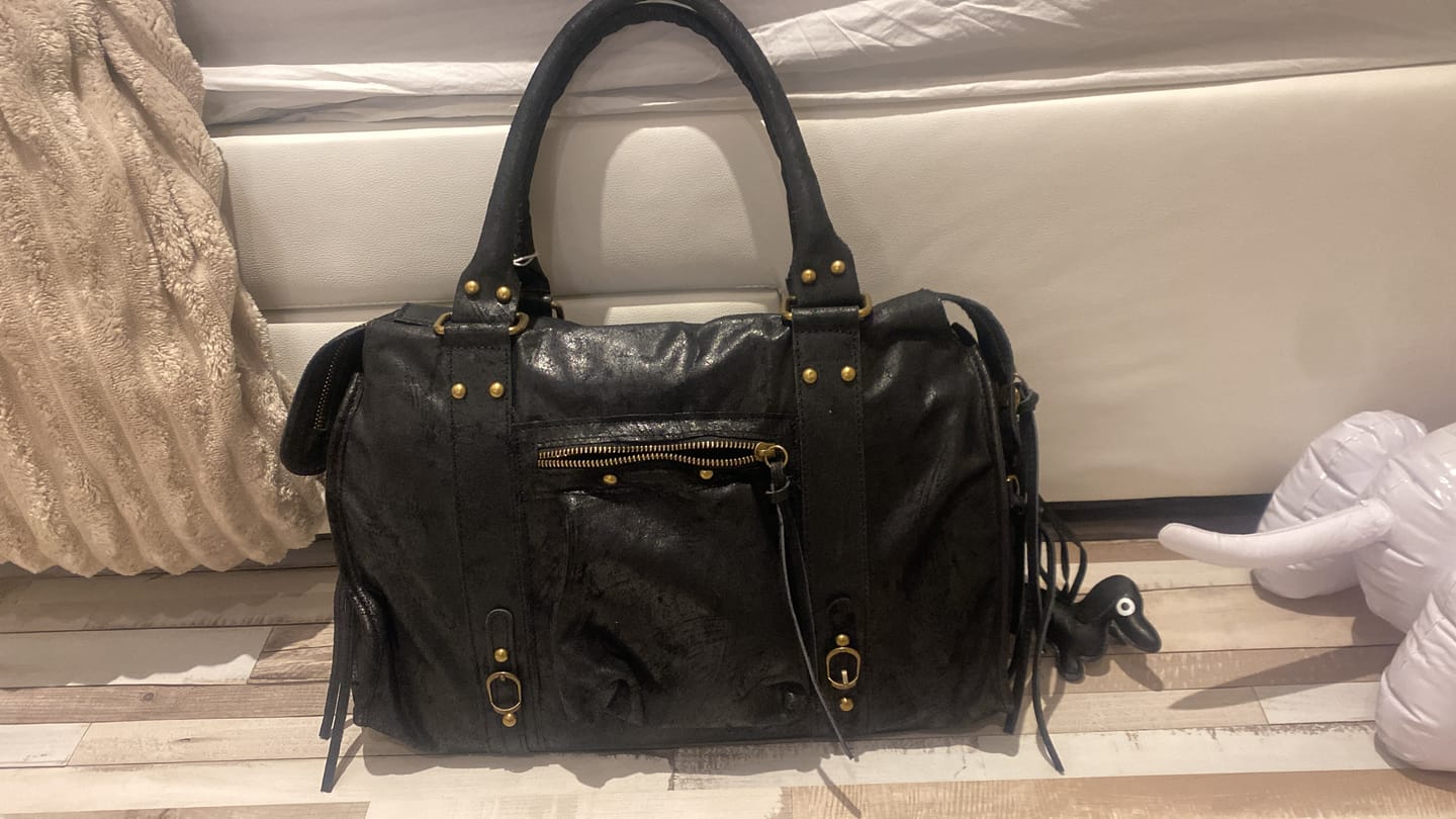 Customer photo review of It girl bag black