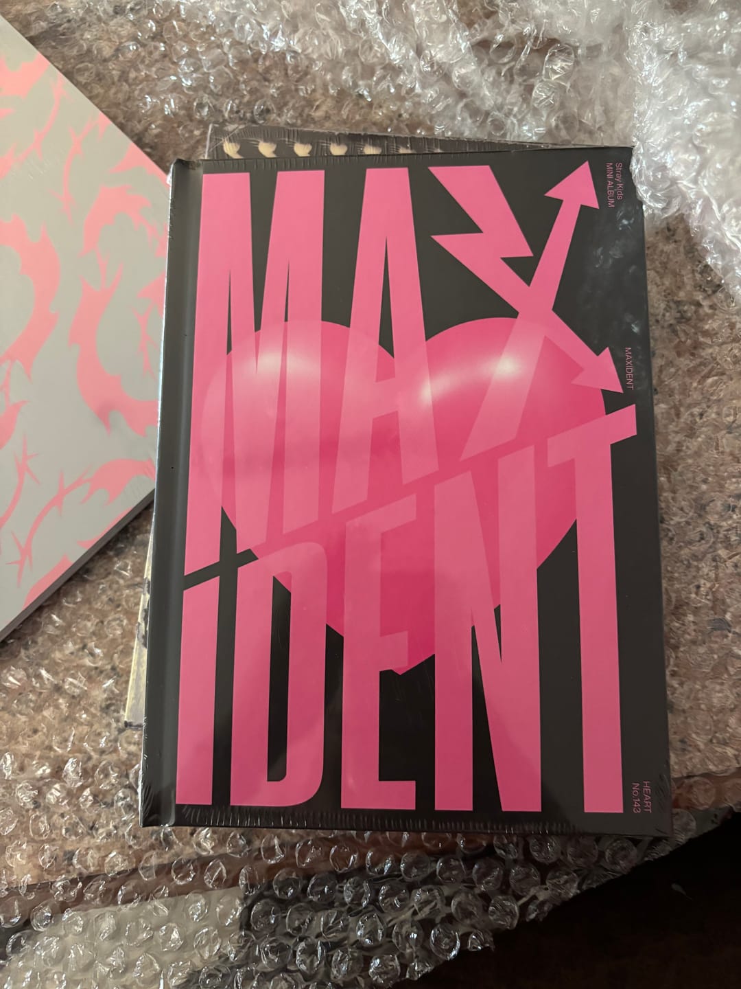 Customer photo review of STRAY KIDS - 7TH MINI ALBUM MAXIDENT STANDARD EDITION