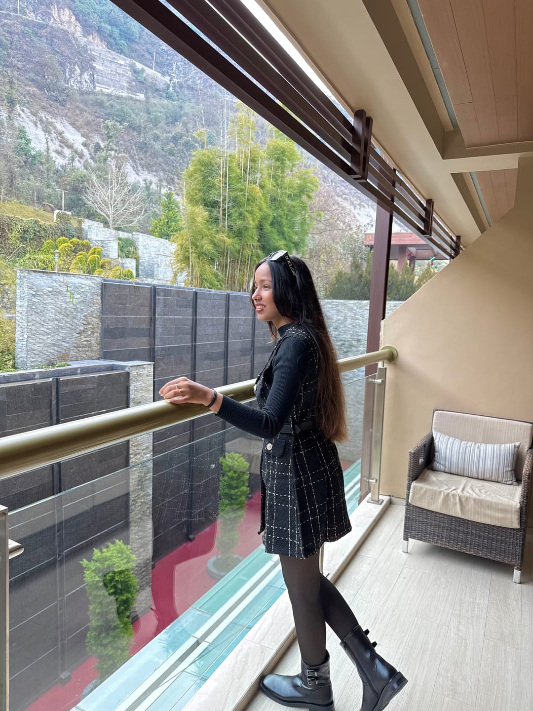 Customer photo review of Rader Set of Top and Woolen Tweed Dress in Black