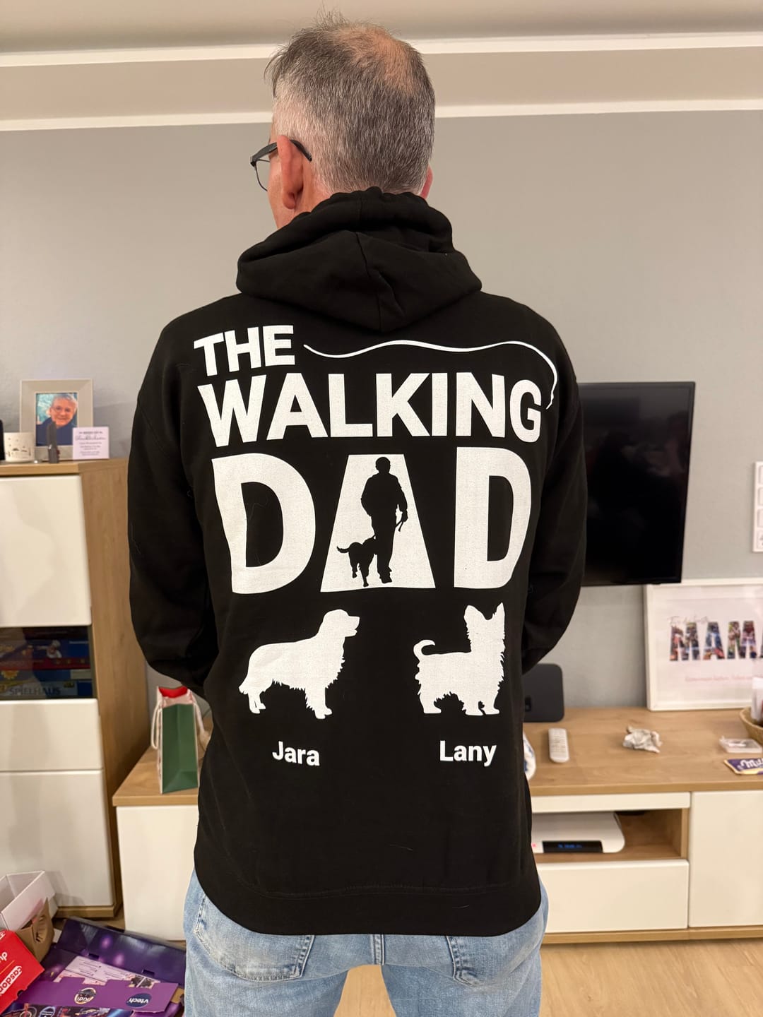Customer photo review of Personalisierter Hoodie - The Walking Dad