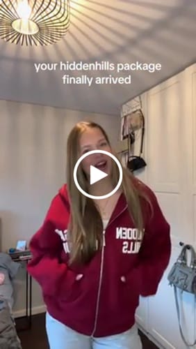 Customer video review of GATED COMMUNITY ZIP HOODIE BURGUNDY
