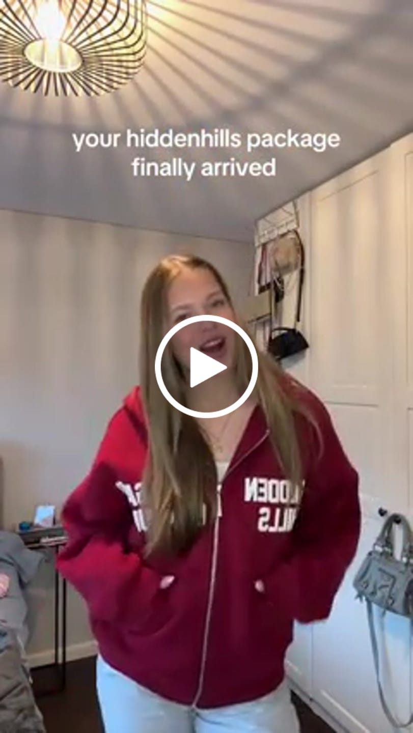 Customer video review of GATED COMMUNITY ZIP HOODIE BURGUNDY