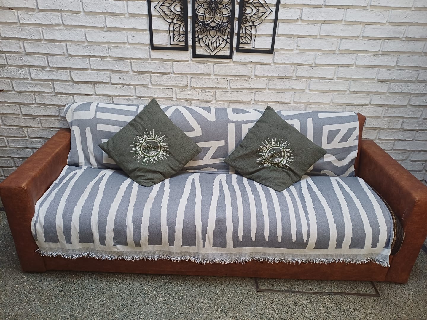 Customer photo review of Manta Cubre Sofa de Chenilla Reversible