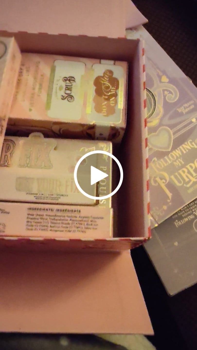 Customer video review of P.Louise Following My Purpose Makeup Brush Set