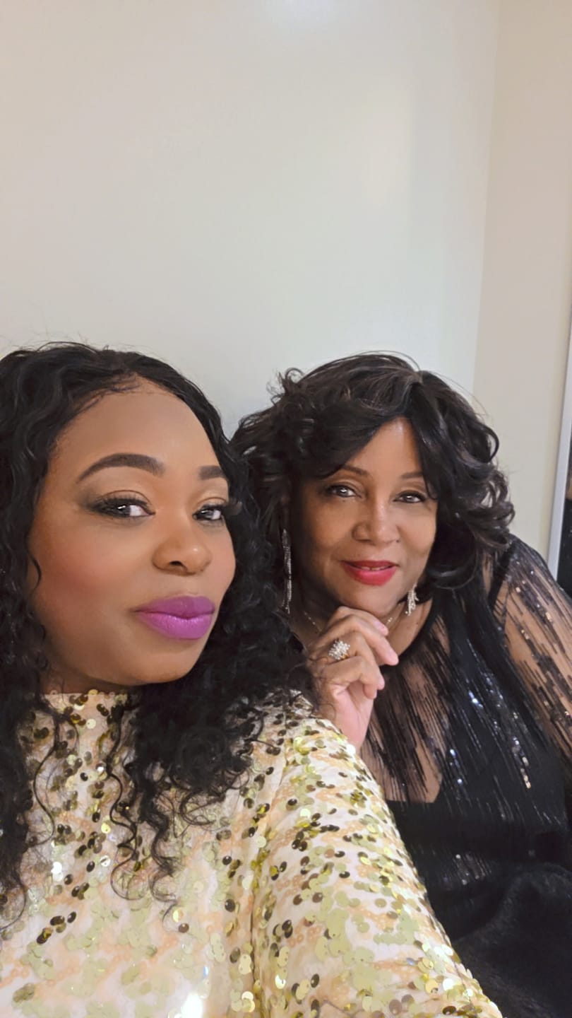 Customer photo review of Vanessa Full Wig VECY