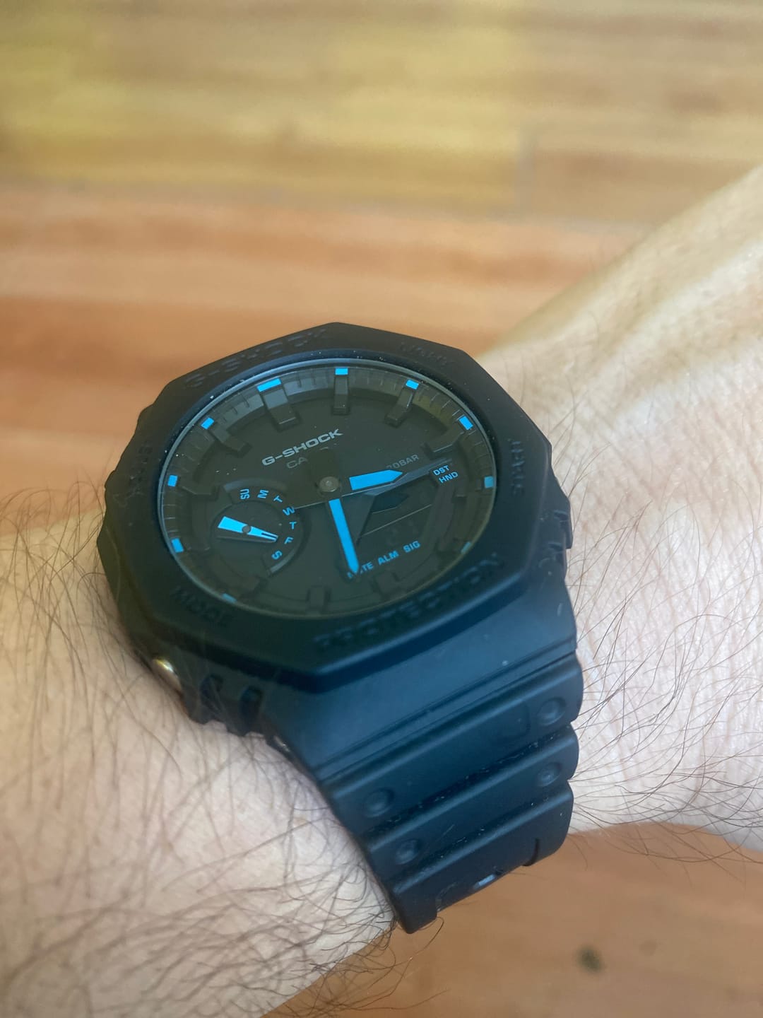 Customer photo review of Reloj Casio G-Shock Royal Oak "Casioak" GA-2100-1A2 NEON ACCENT Negro