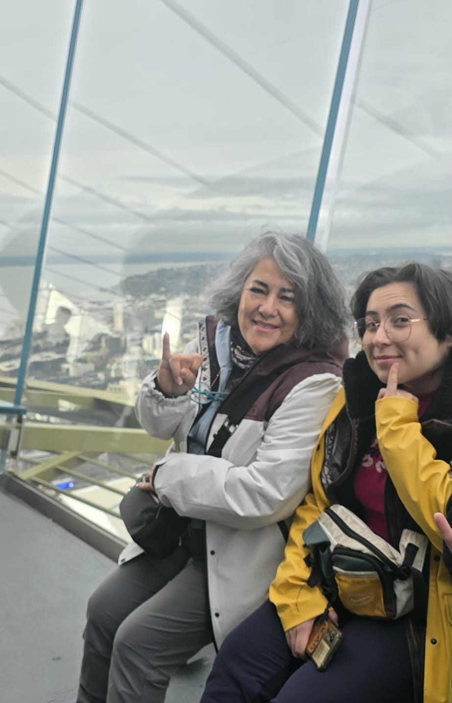 Customer photo review of Parka Impermeable Reversible Camaleon Mujer