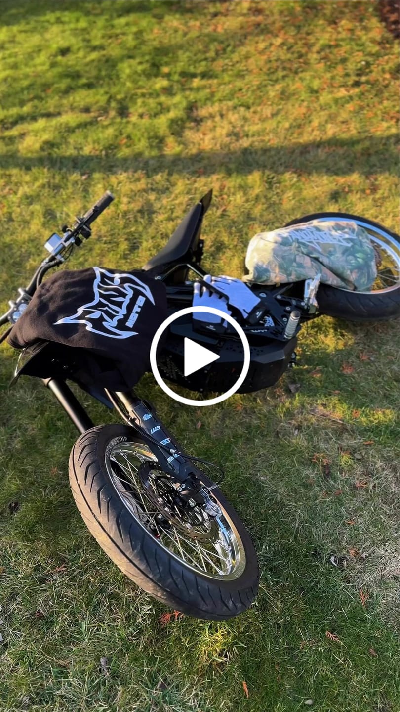 Customer video review of Supa Thick Hoodie by FANGMOTO™