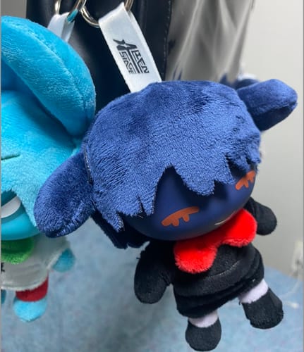 Close-up of a customer's Ivan plush from the Alien Stage Rabbit Series, hanging as a keychain from a bag.