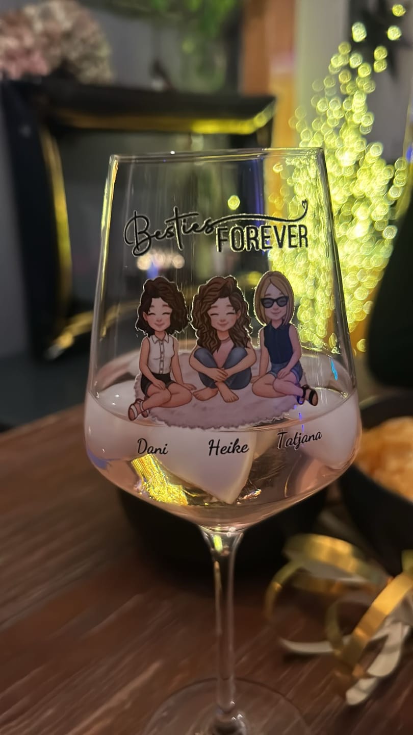 Customer photo review of Auf uns - Personalisiertes Weinglas für beste Freundinnen