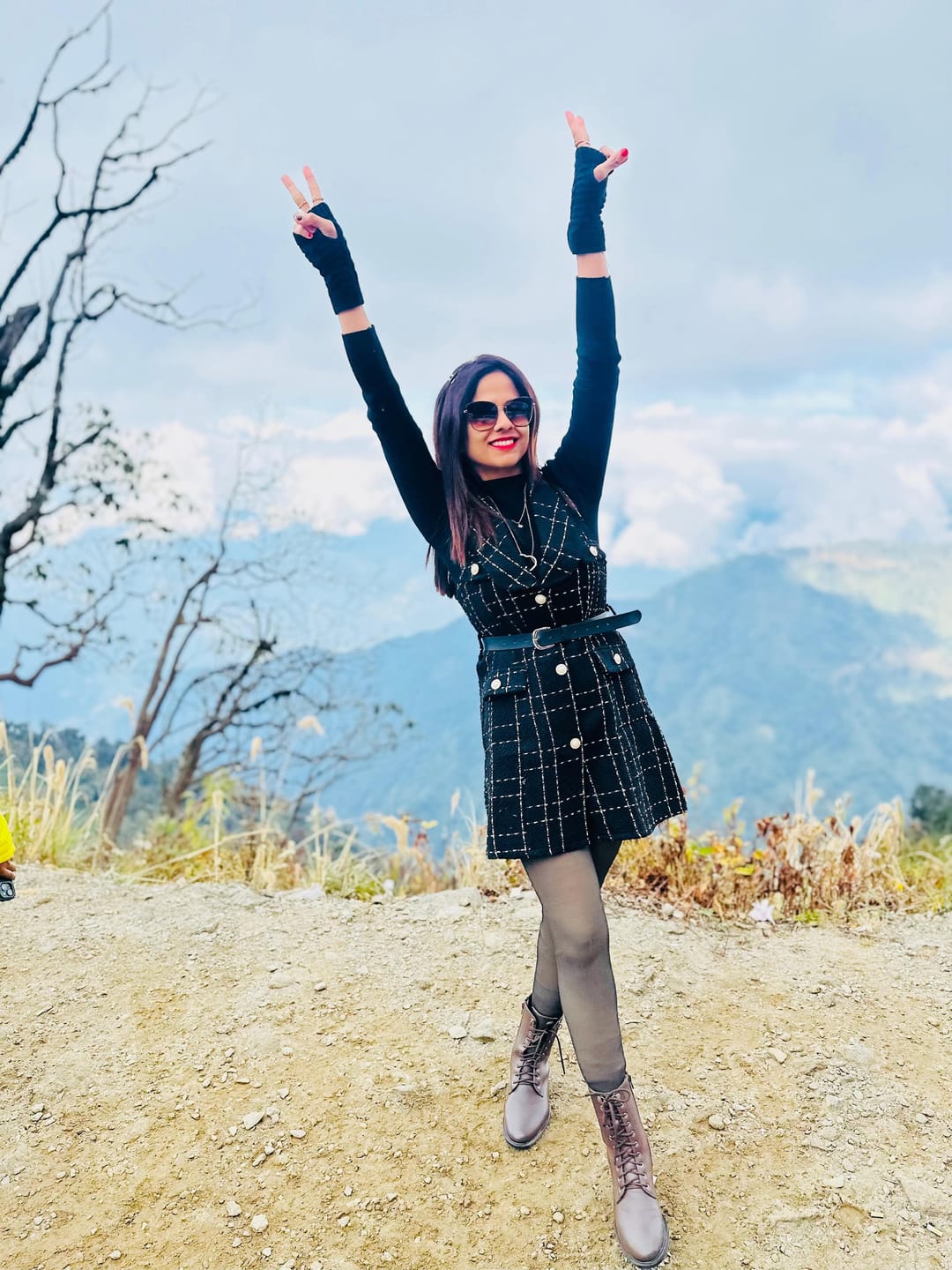 Customer photo review of Rader Set of Top and Woolen Tweed Dress in Black