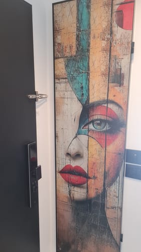 Customer photo review of דלת תמונה להסתרת ארון חשמל