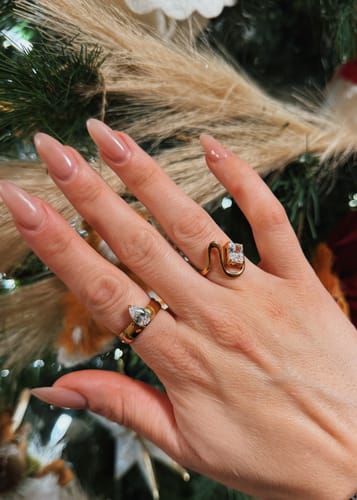 Reviewer's hand wearing the unique Verona Ring on their index finger, stacked with another gold ring.