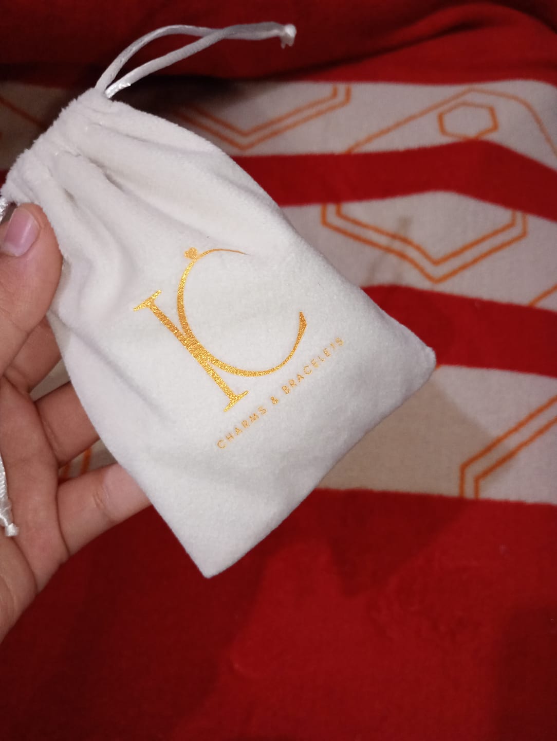 Customer photo review of Bolsa de Terciopelo