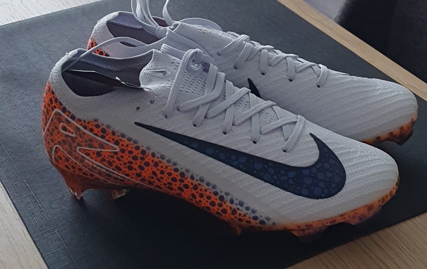 Customer photo review of Mercurial Vapor 16 Elite FG Electric Pack