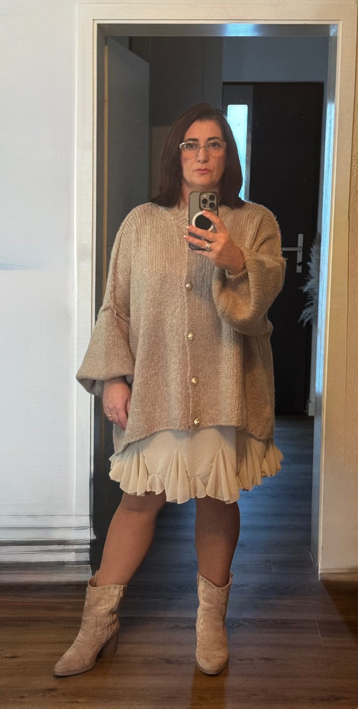 Customer photo review of Limited Bundle Oversized Cardigan "CozyGlam" & Rock "Summer"