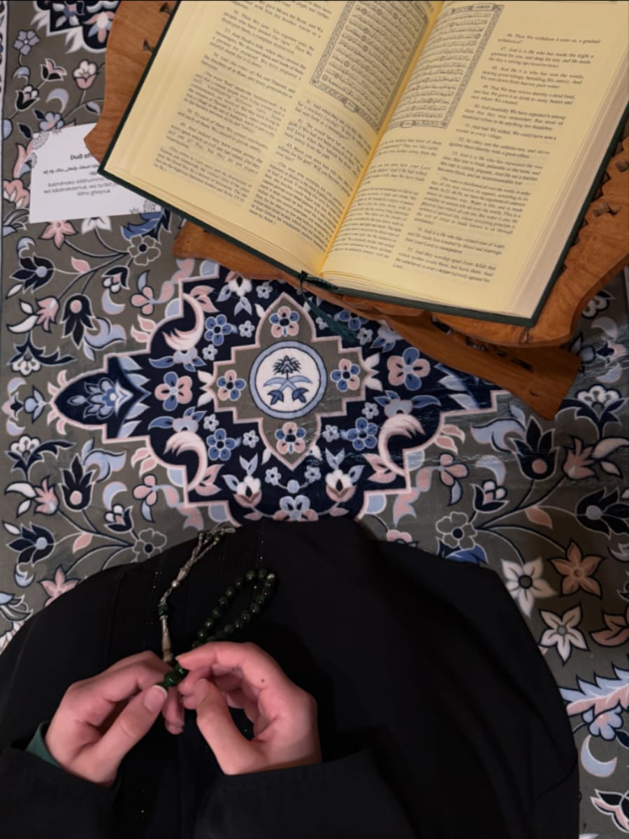 Customer photo review of Masjid-e-Nabawi Mosque Padded Prayer Mat