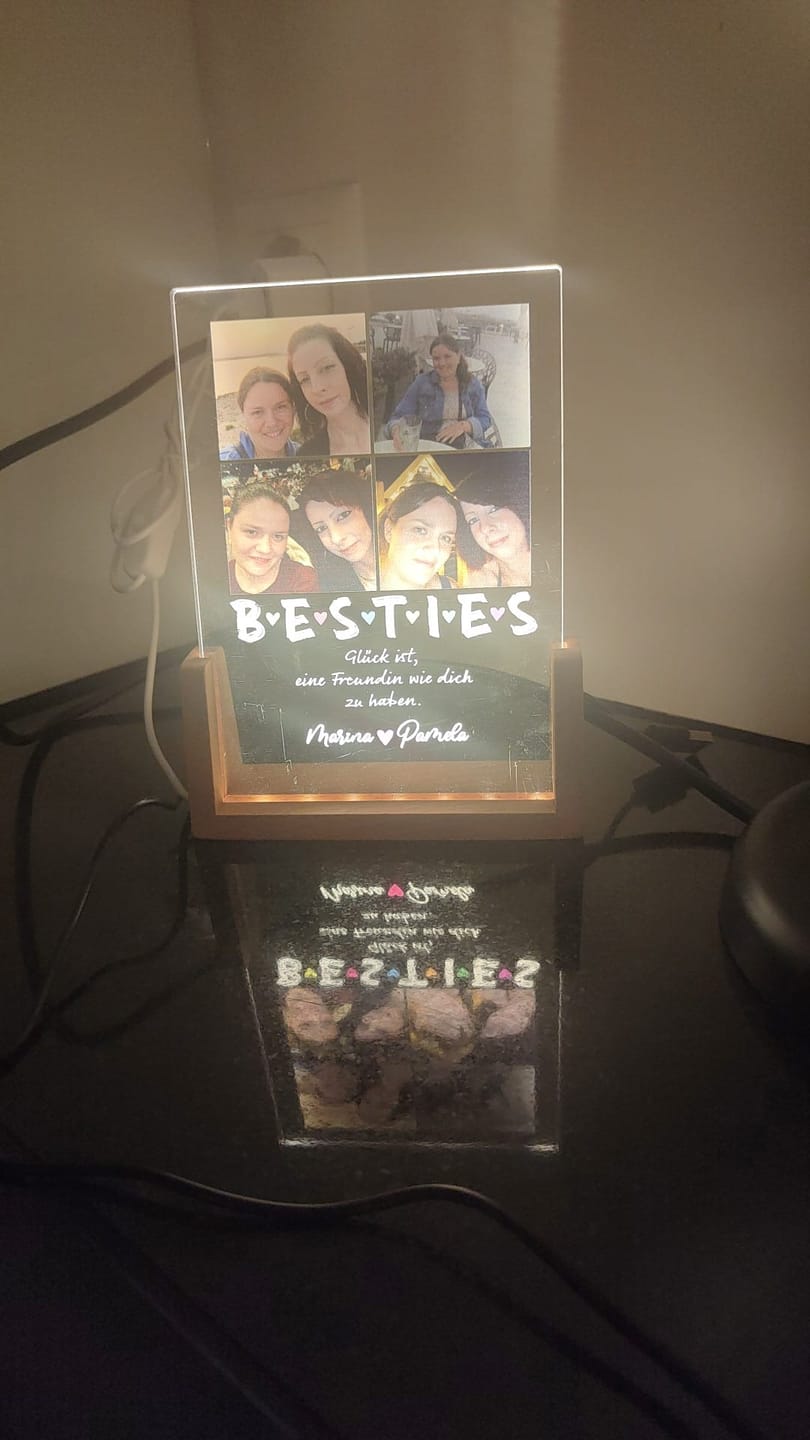 Customer photo review of Besties - Personalisierter LED Aufsteller für Freunde, Familie und Kollegen