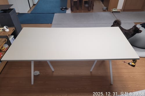 HAY Loop Stand Table 설치 사례 리뷰 이미지