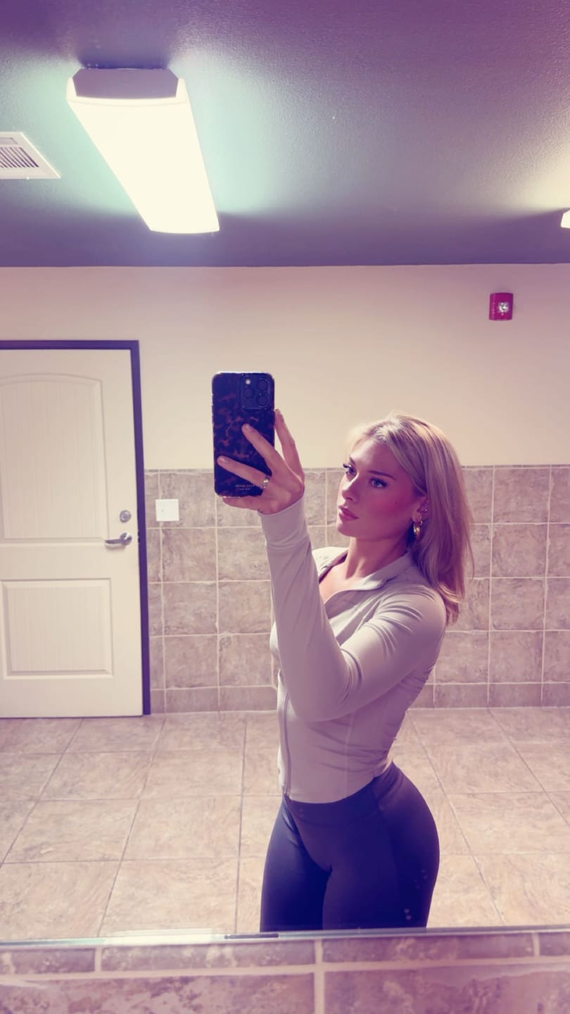 Customer photo review of W2227 - Reset Wide Leg Legging