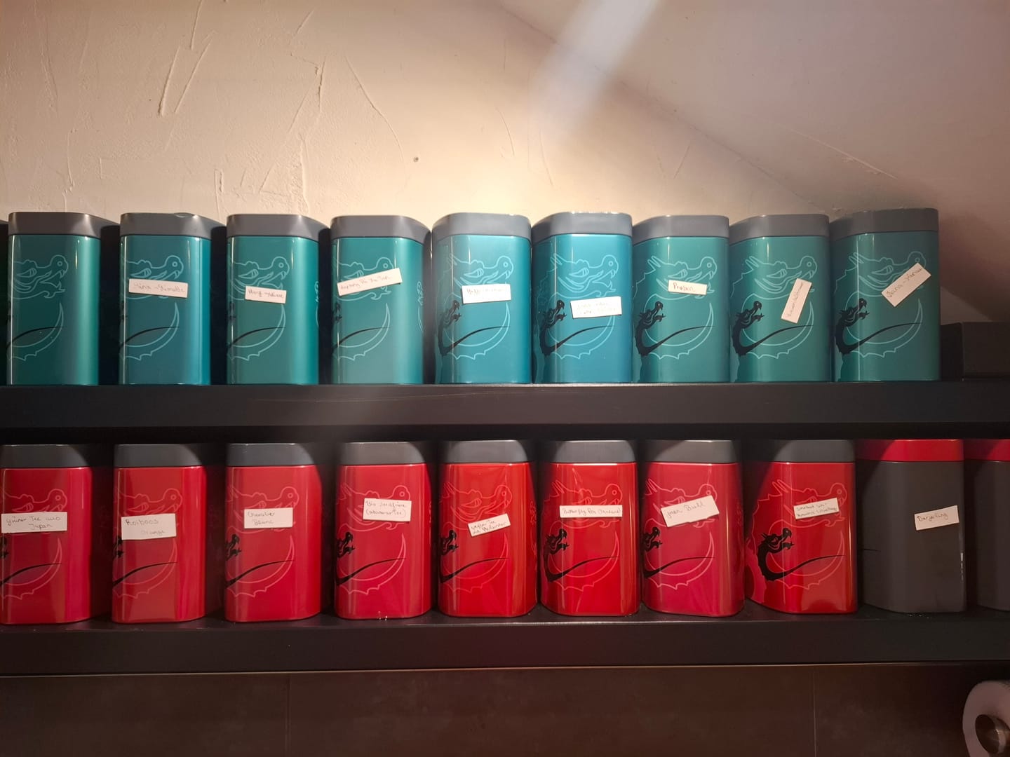 Customer photo review of Fafnir Smaragd Teedose 200g Nibelungentee Edition