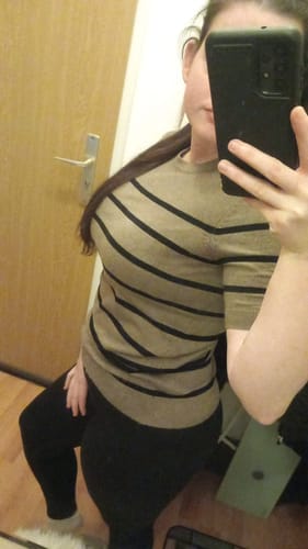 Customer photo review of DIVINE Scrunch Leggings - Deep Black