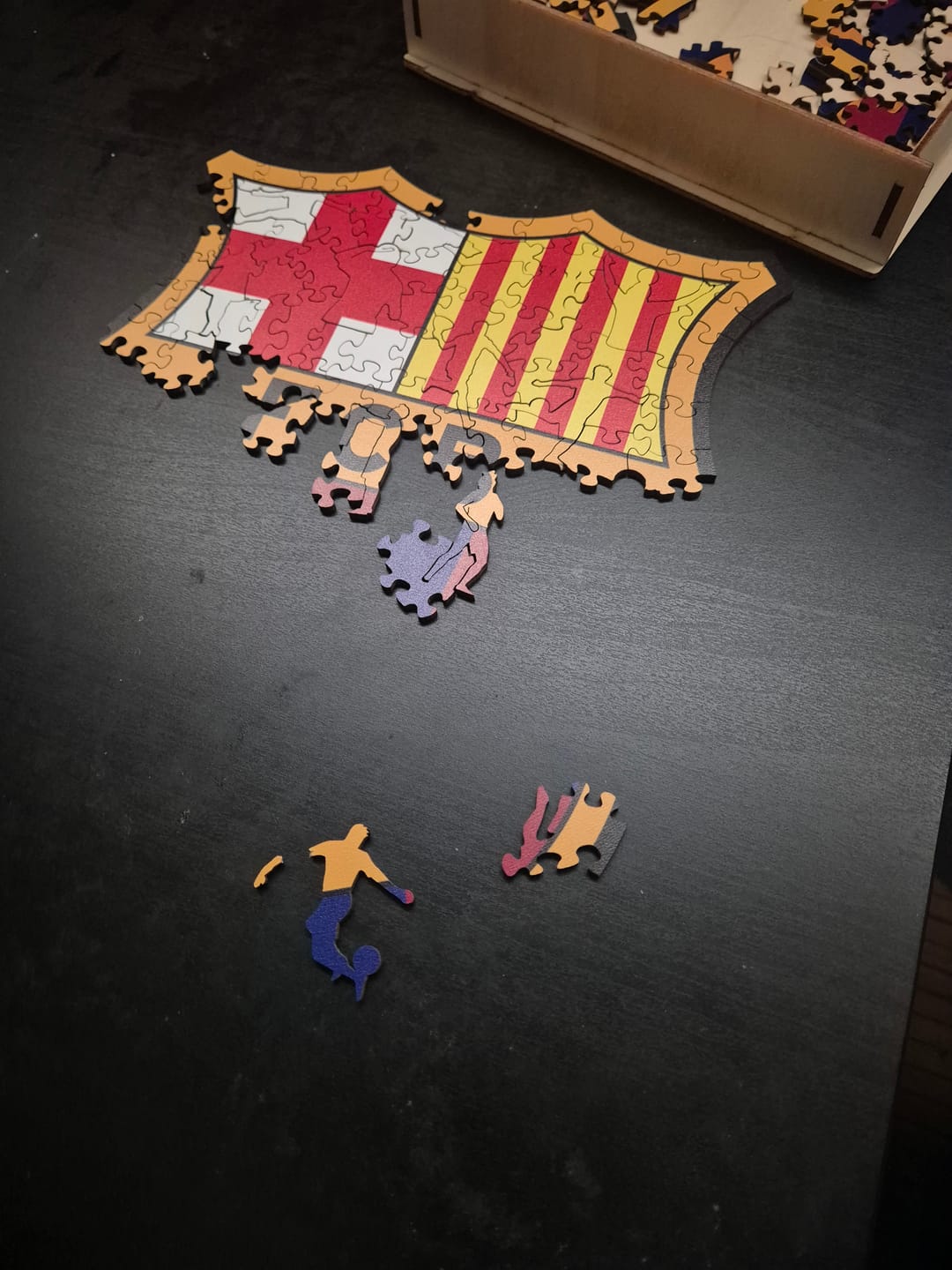 Customer photo review of FC Barcelona® Logo - Puzzle de Madera