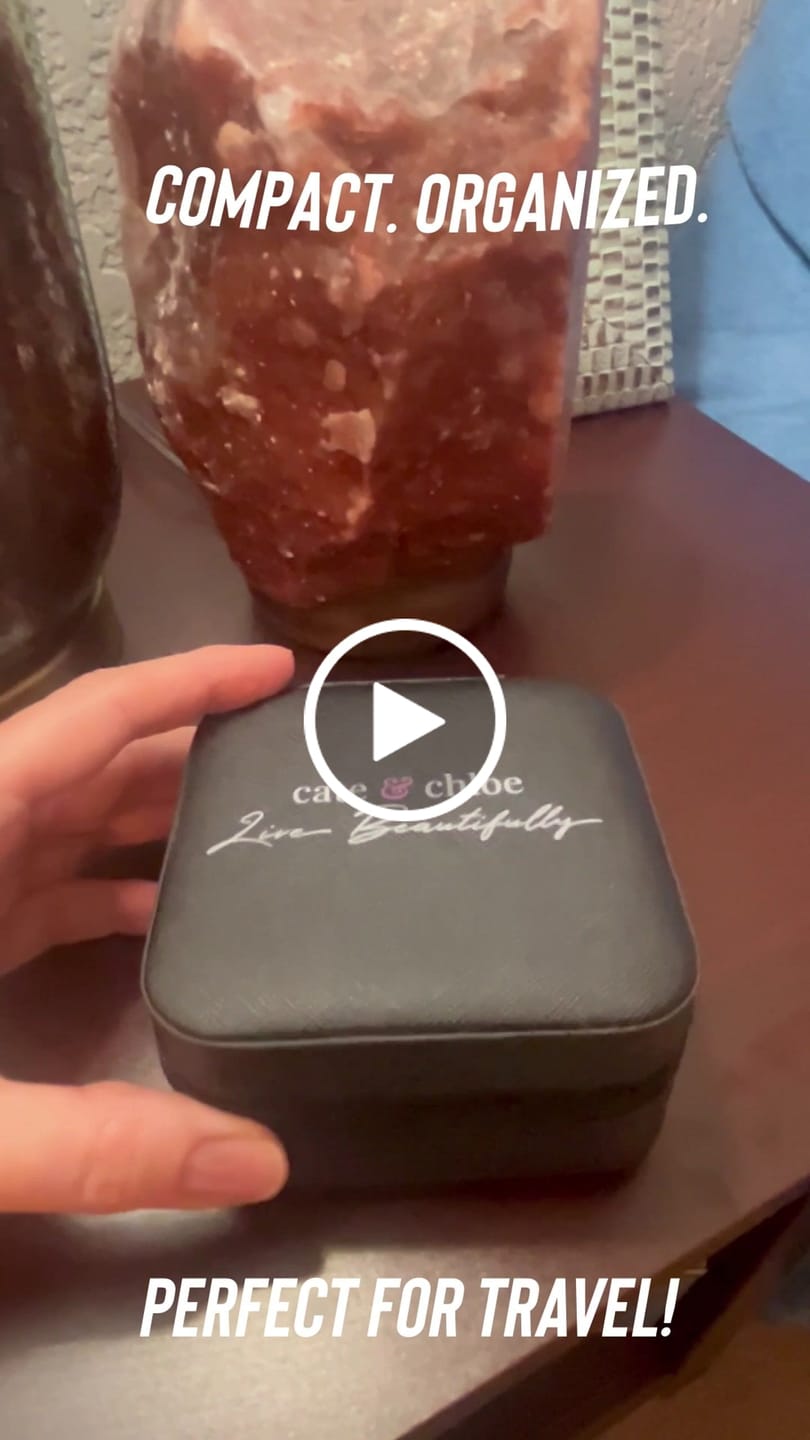Customer video review of Jewelry Travel Case, Black Mini Jewelry Box Organizer for Women