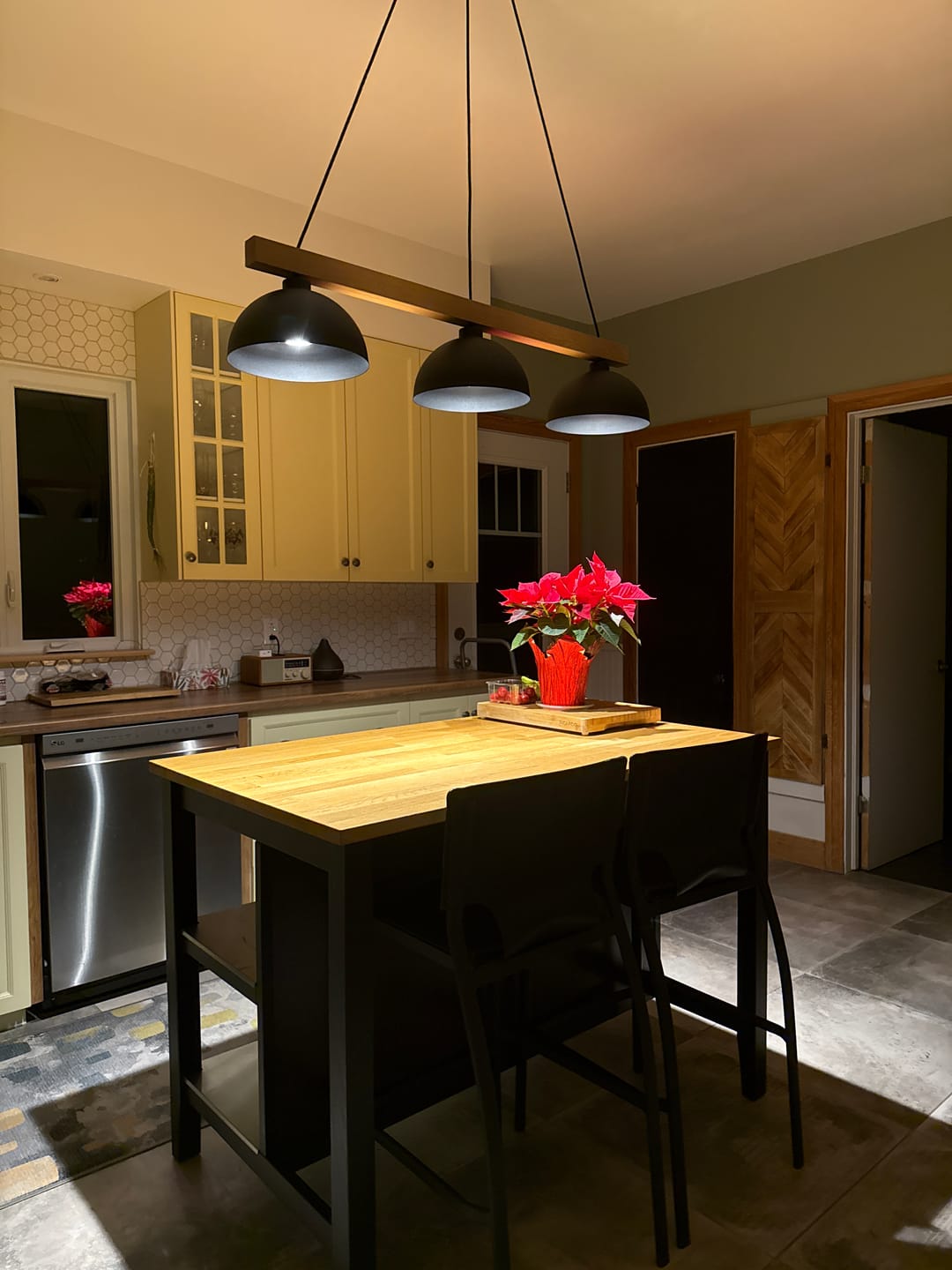 Customer photo review of OSLO Scandinavian 3-Light Pendant Light for Dining Table & Kitchen Island