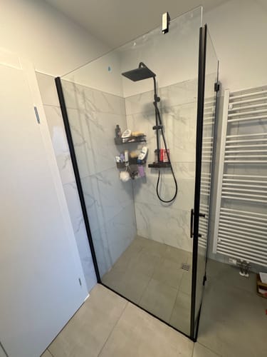 Customer photo review of SONNI Begehbare Dusche Duschabtrennung Duschwand 10mm Schwarz Duschabtrennung Duschkabine Nano ESG 80-140cm