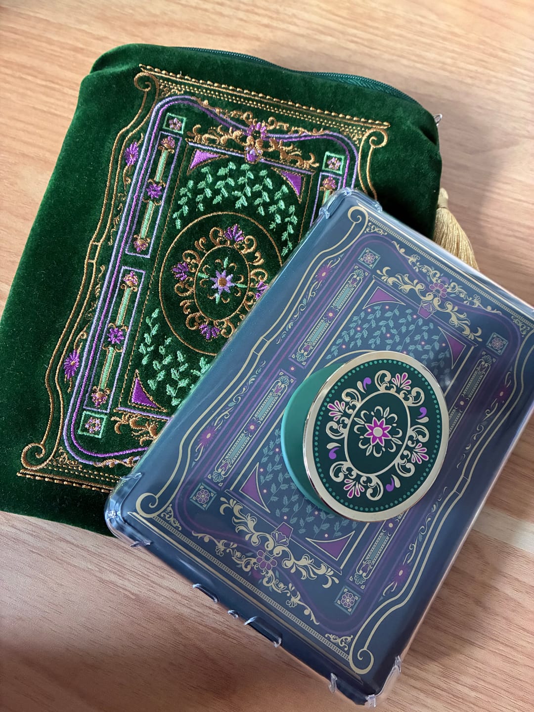 Customer photo review of Literati Clingie - Green