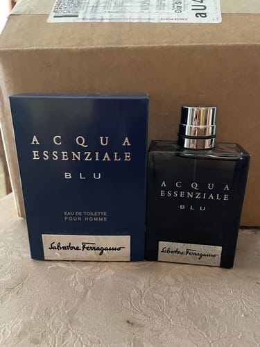 Reseña con foto de un cliente sobre Perfume Salvatore Ferragamo Acqua Essenziale Blu 100ml EDT