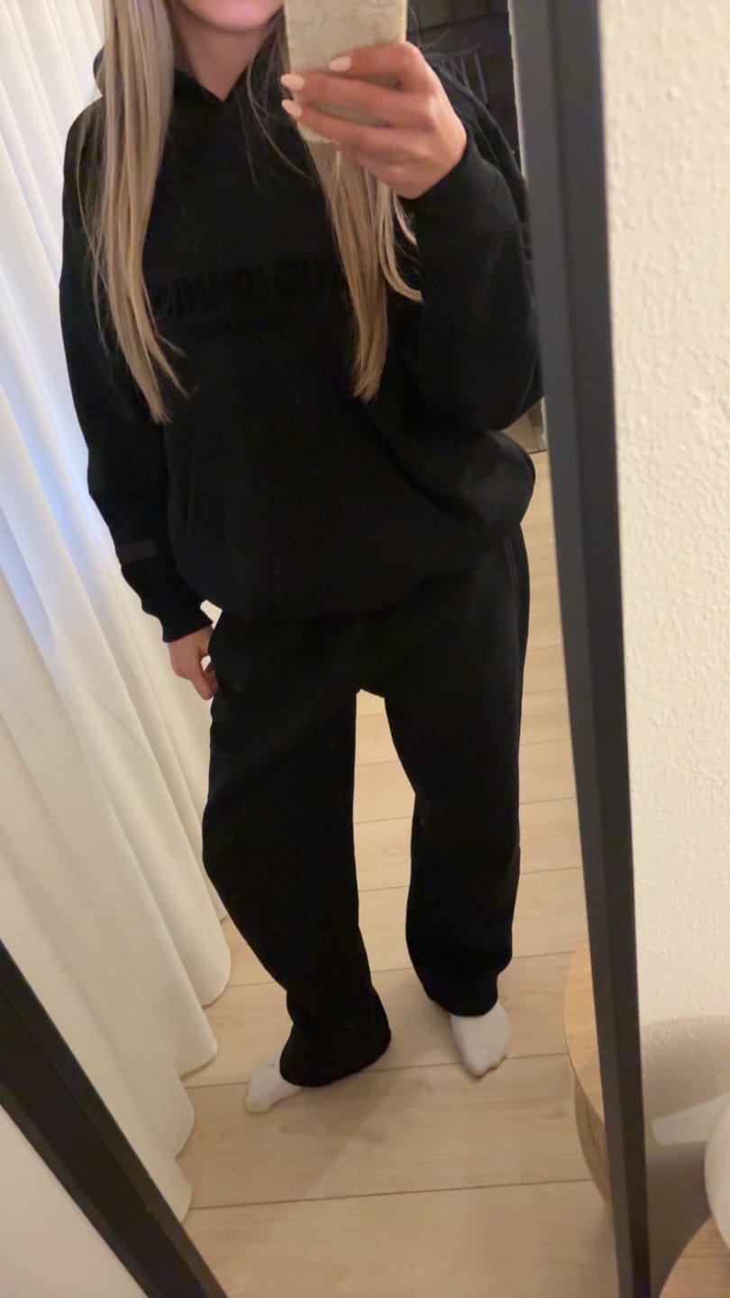 Customer photo review of BASICS LONGSLEEVE TOP BLACK