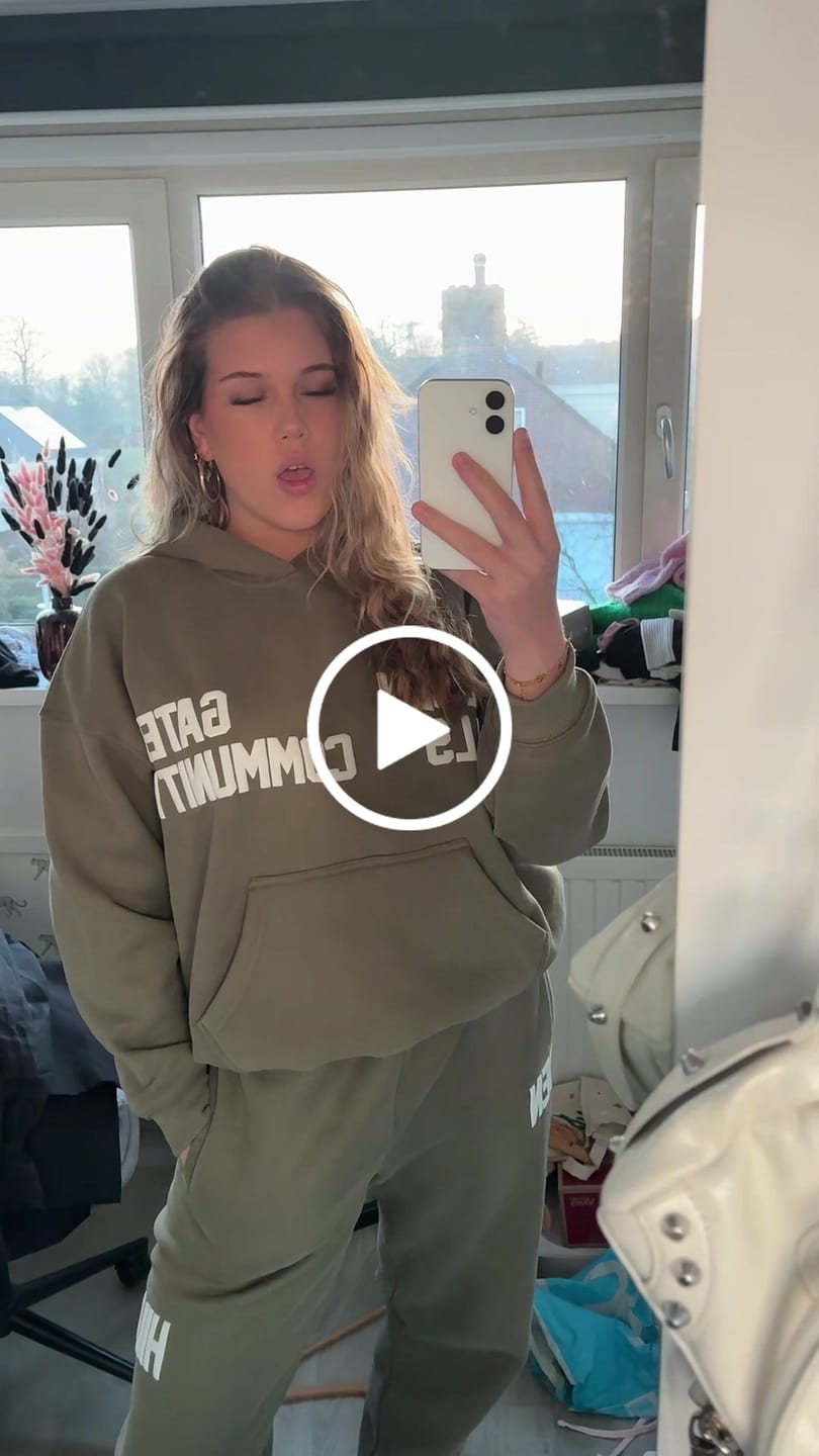 Customer video review of GATED COMMUNITY HOODIE SAGE