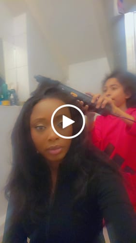 Customer video review of CurlyMe Pre-bleached Kinky Straight Hair Wear Go Glueless Wig 7x5 Pre-cut HD Lace Pre-plucked