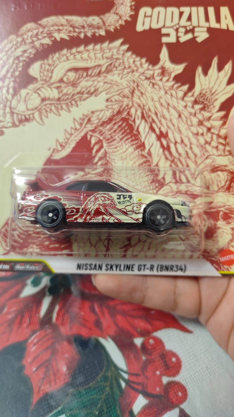 Customer photo review of Hot Wheels Premium (Godzilla) - Nissan Skyline GT-R (BNR34)