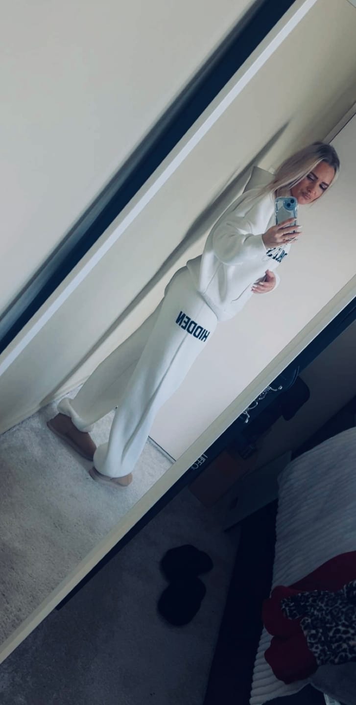 Customer photo review of KNIT HOODIE OFF WHITE