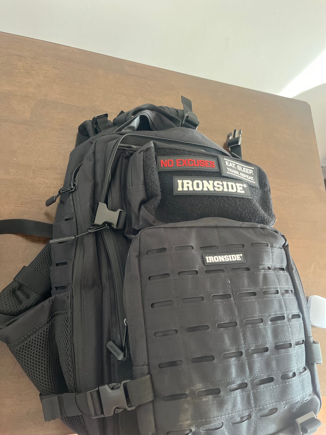 Customer photo review of Parches de Velcro Slogans IRONSIDE