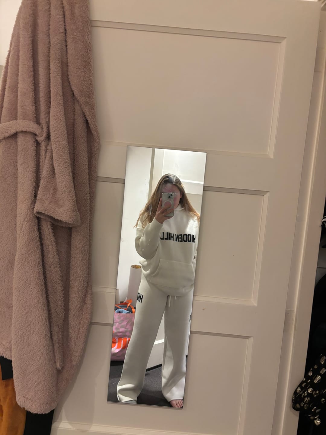 Customer photo review of KNIT SWEATPANTS OFF WHITE