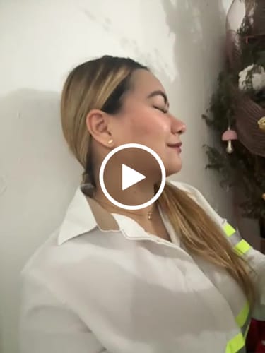 Customer video review of Agua de Rosas