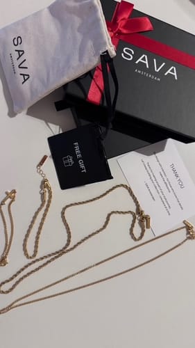 Customer photo review of CROSS BRACELET | 18K Gold